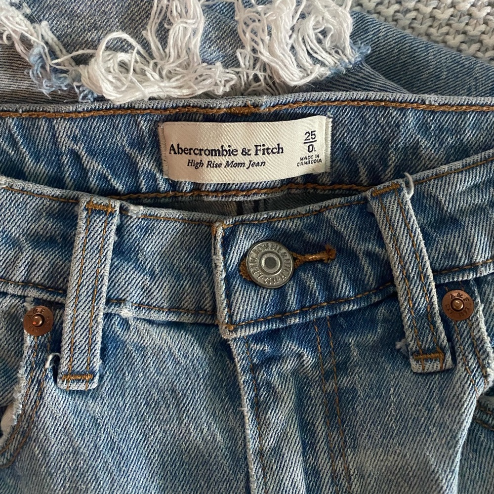 Abercrombie High Waisted Jeans - Picture 2 of 2